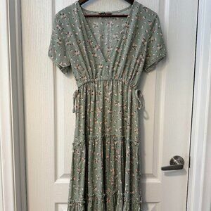 Women's Never Worn Green Floral Maxi Dress, Size Medium